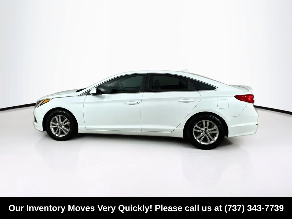Used 2017 Quartz White Pearl Hyundai SE image 4