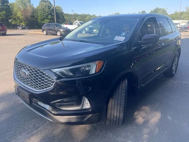 Used 2023 Black Ford SEL image 1
