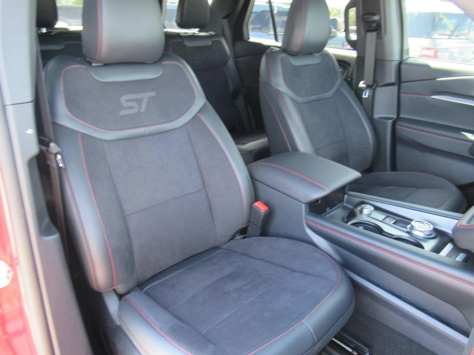 New 2025 Rapid Red Metallic Tinted Clea Ford ST image 9