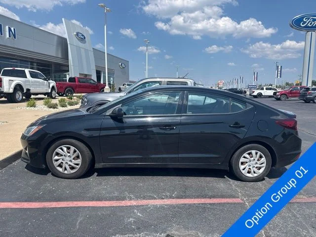 Used 2019 Phantom Black Hyundai SE image 2