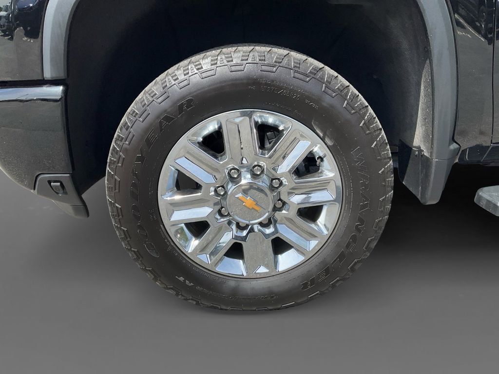 Used 2024 Black Chevrolet High Country image 13