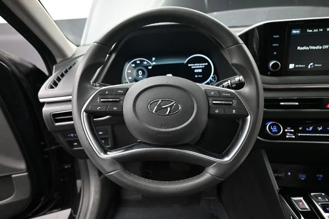 Used 2020 Black Hyundai SEL image 12