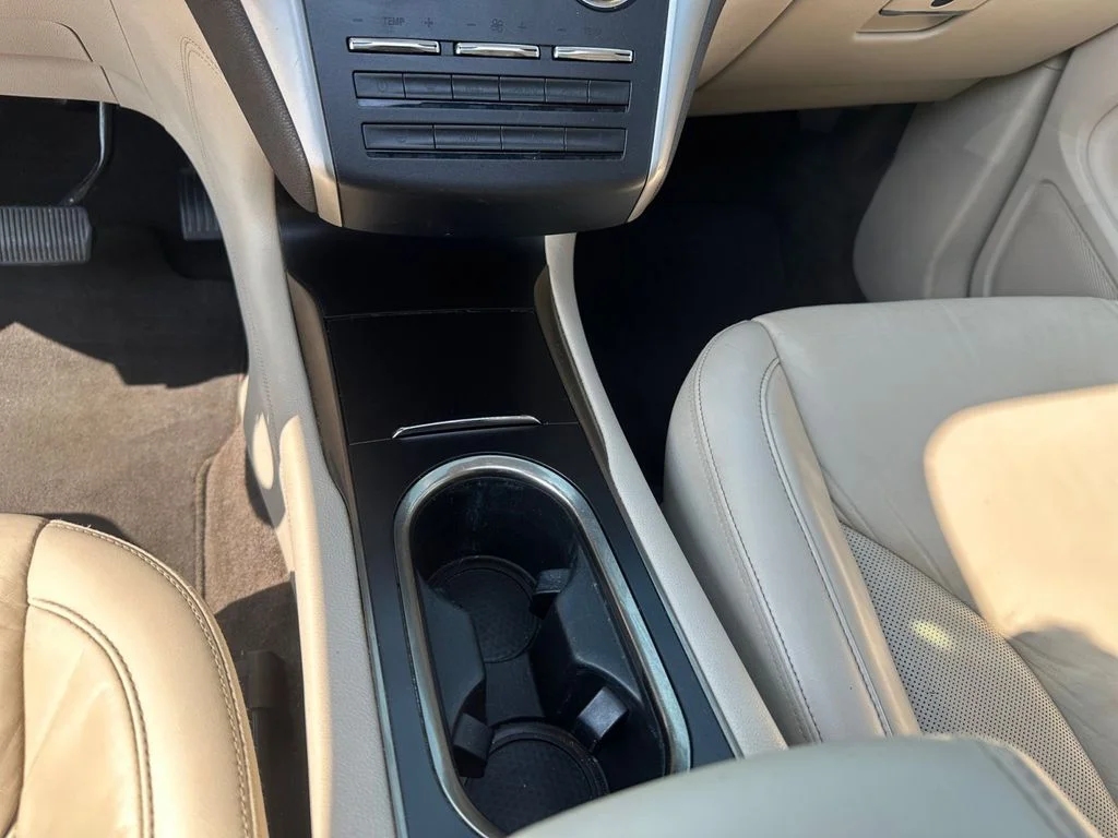 Used 2017 White Lincoln Select image 12