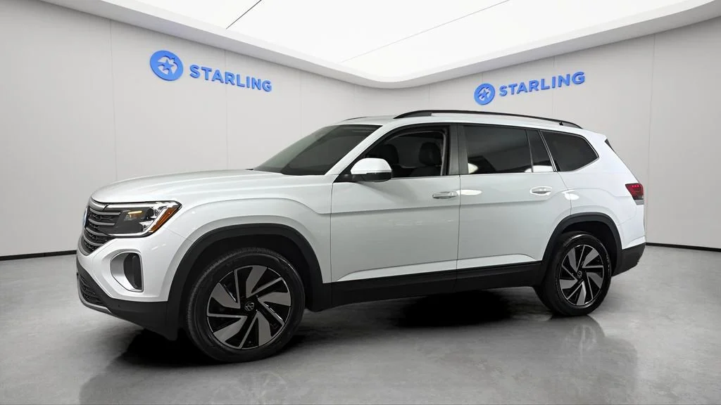 Used 2024 White Volkswagen 2.0T SE w/Technology image 2