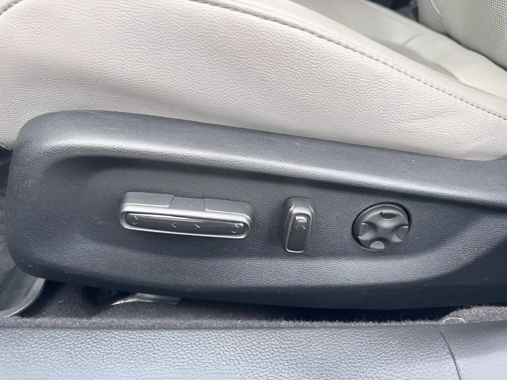 Used 2019 Silver Honda EX-L image 9