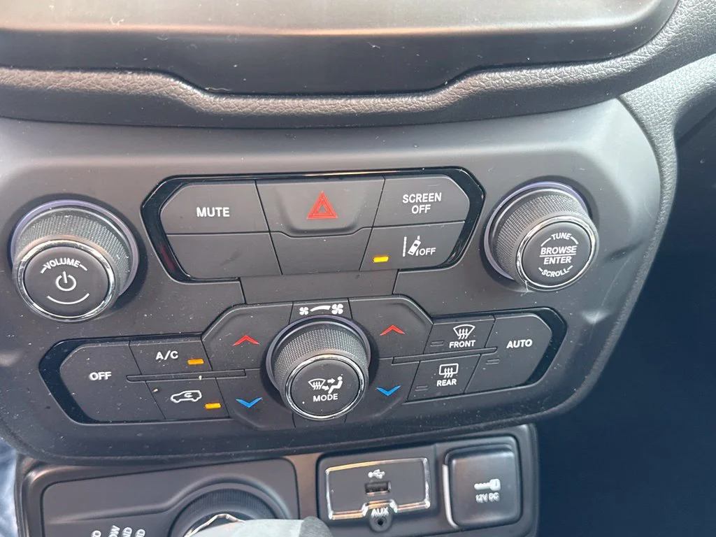 Used 2022 Black Jeep Latitude image 24