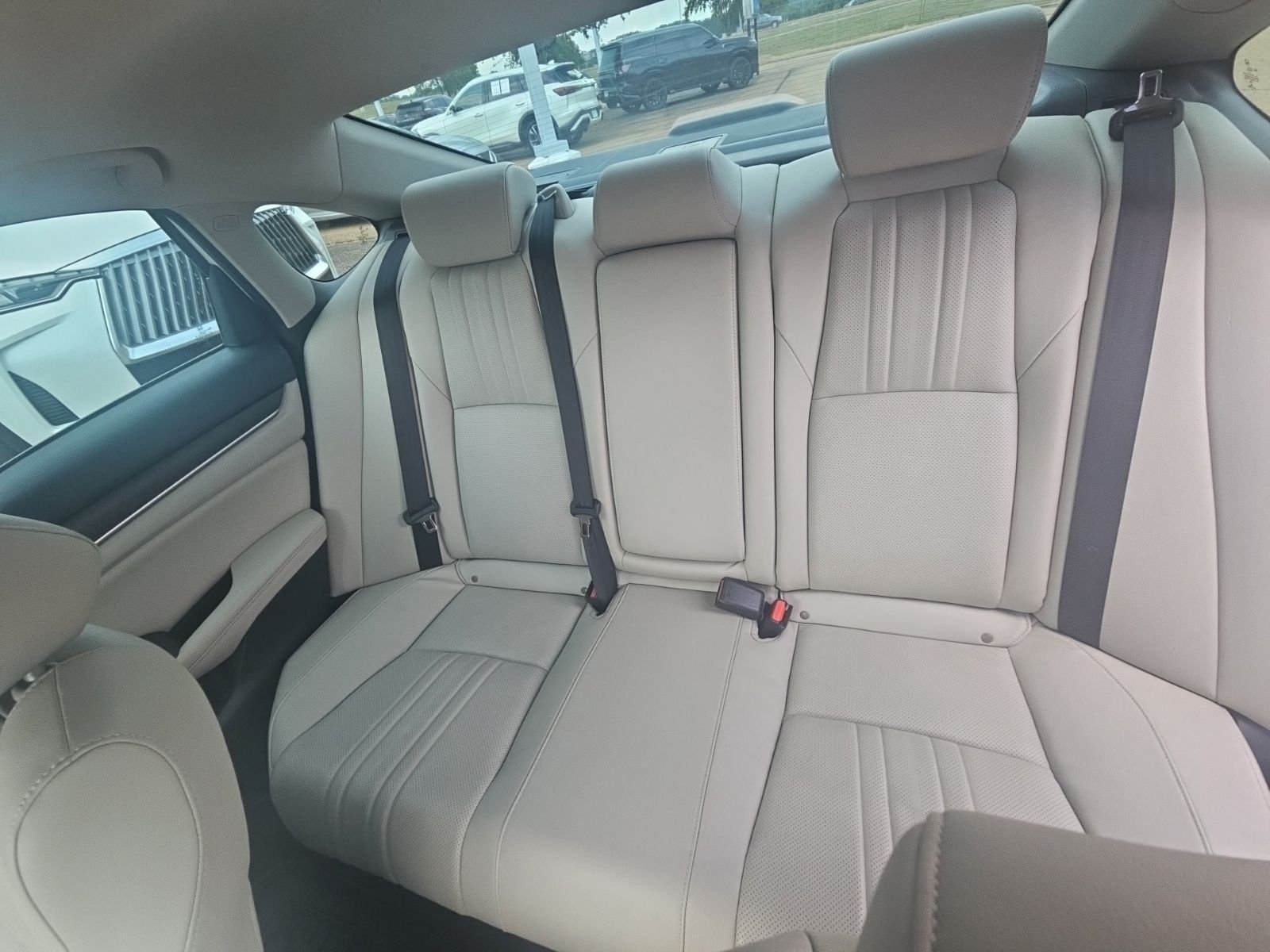 Used 2022 White Honda Touring 2.0T image 11