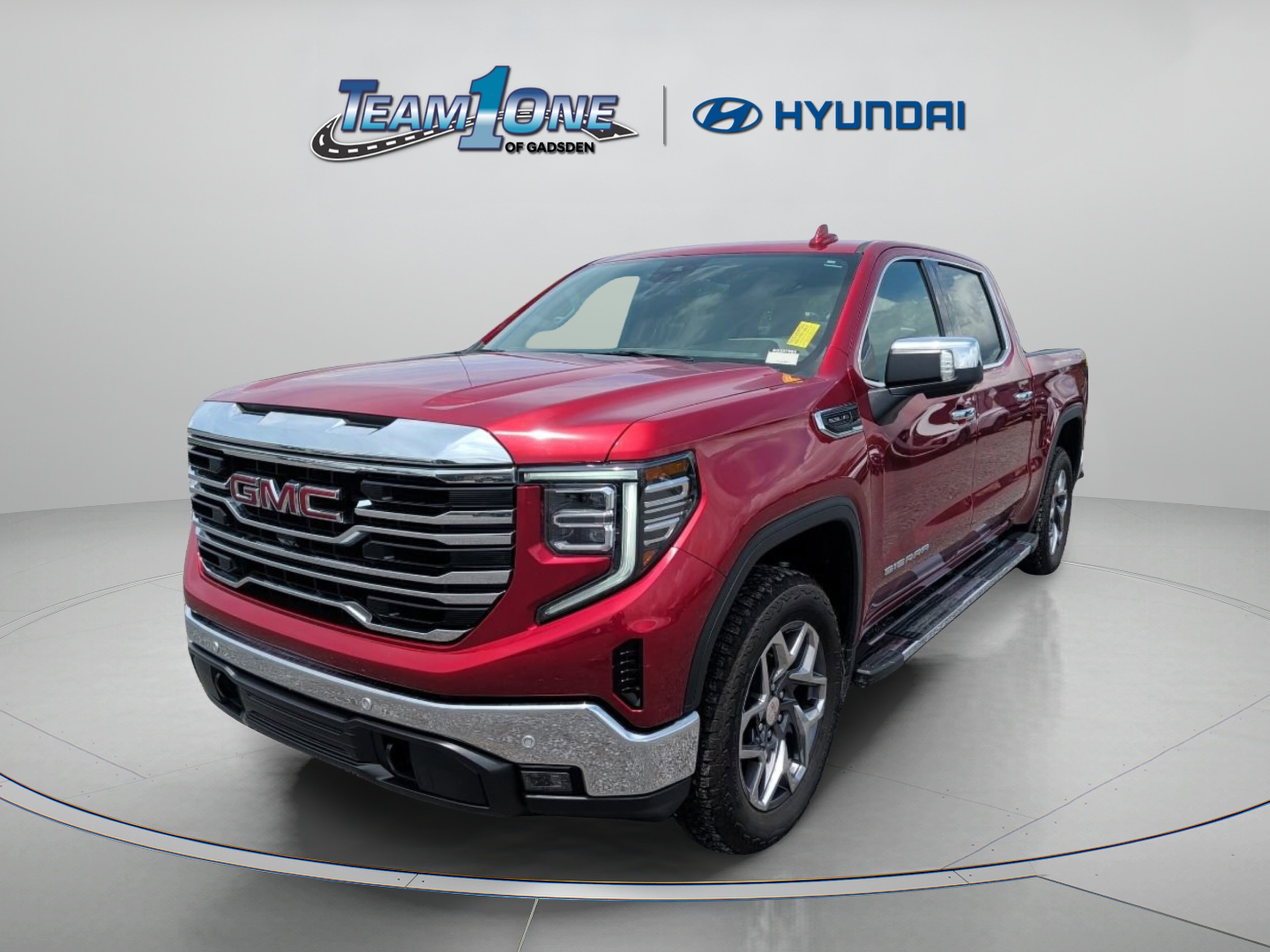 Used 2025 Volcanic Red Tintcoat GMC SLT image 4