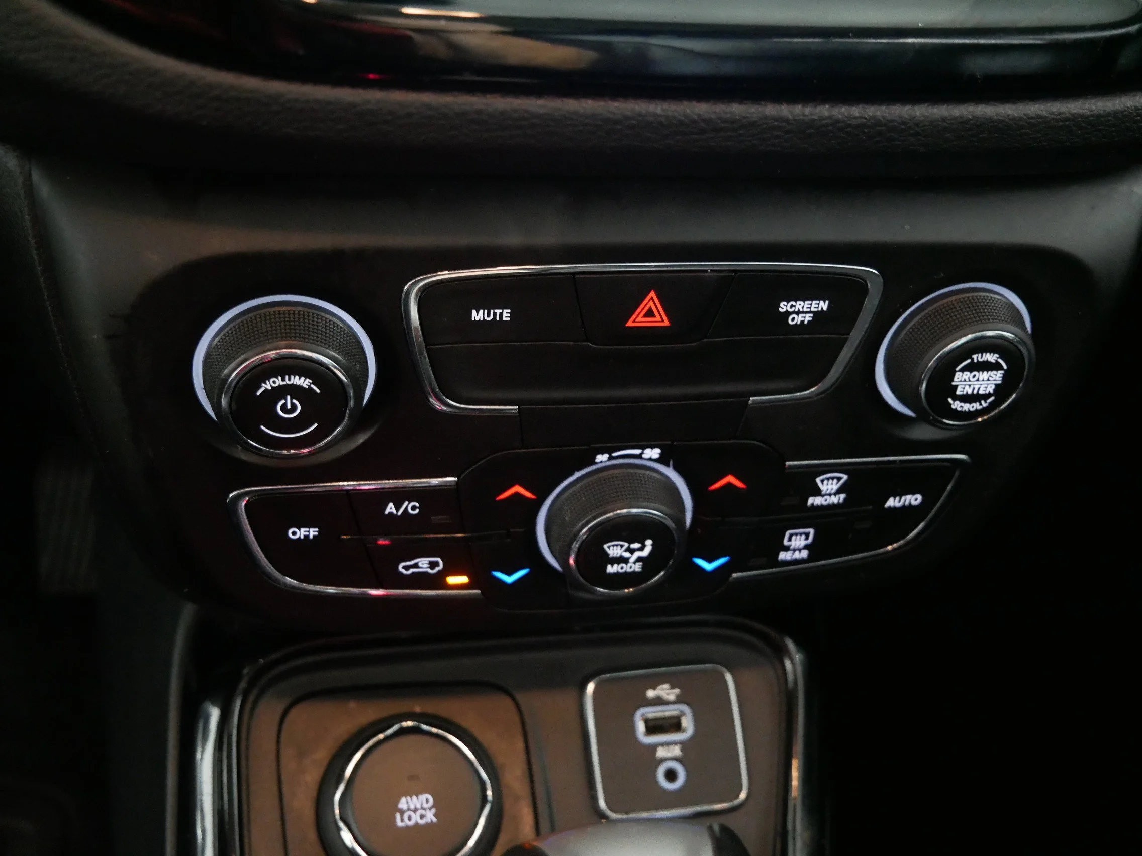 Used 2018 Pearl White Tri-Coat Jeep Limited image 23