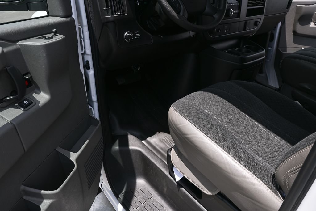 Used 2025 White Chevrolet Work Van image 7