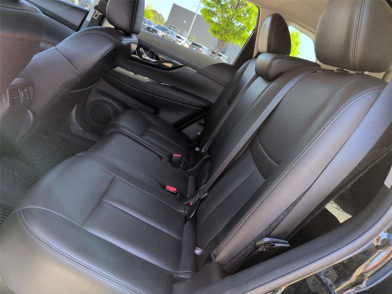 Used 2018 Magnetic Black Nissan SL image 32