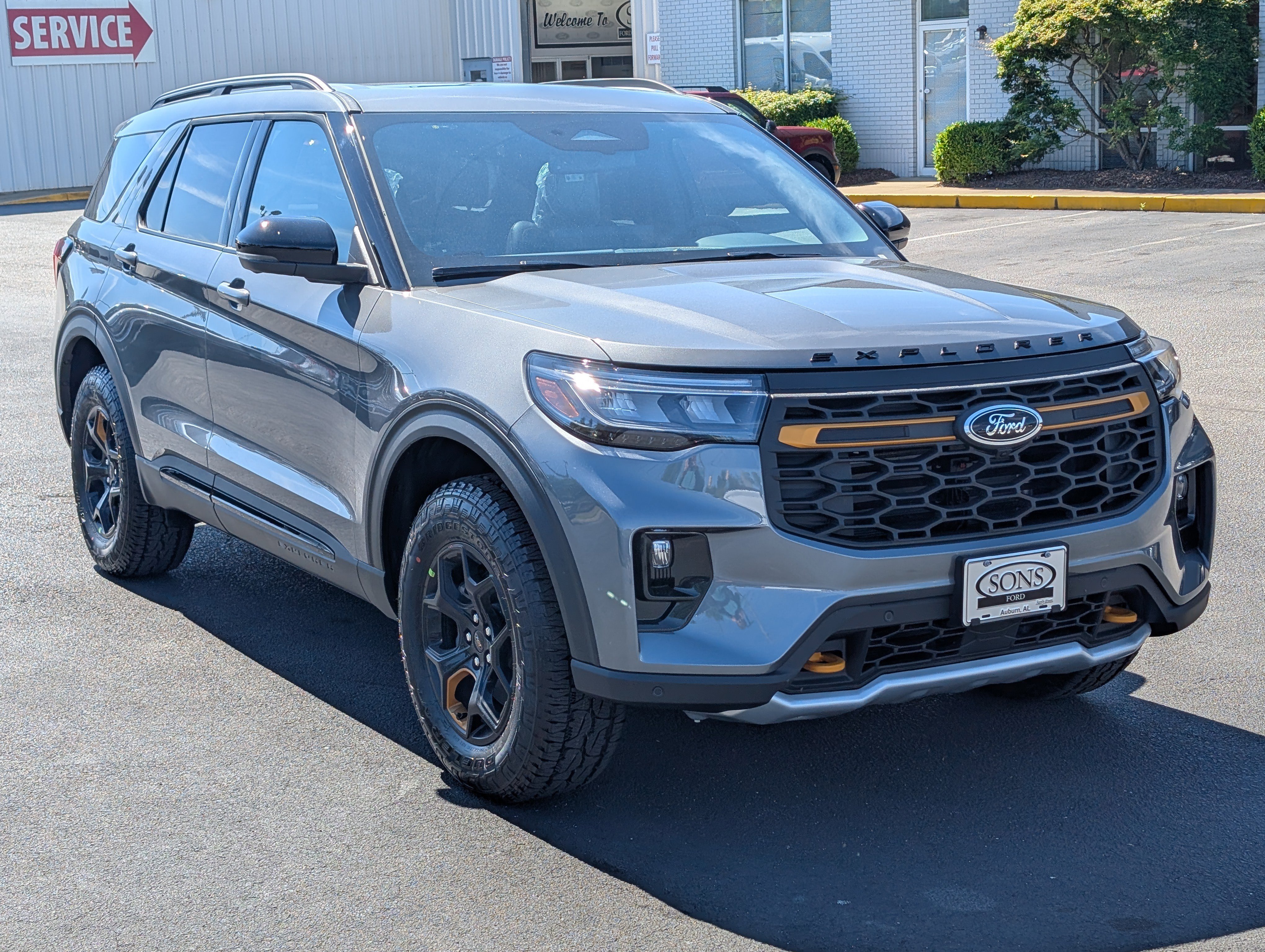 New 2026 Carbonized Gray Metallic FORD Tremor image 4