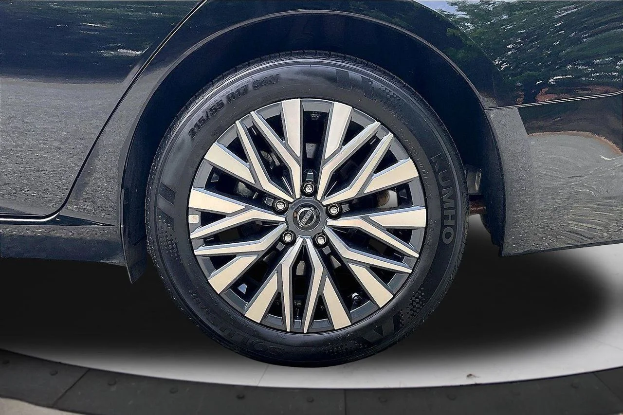 Used 2025 Black Nissan 2.5 SV image 33