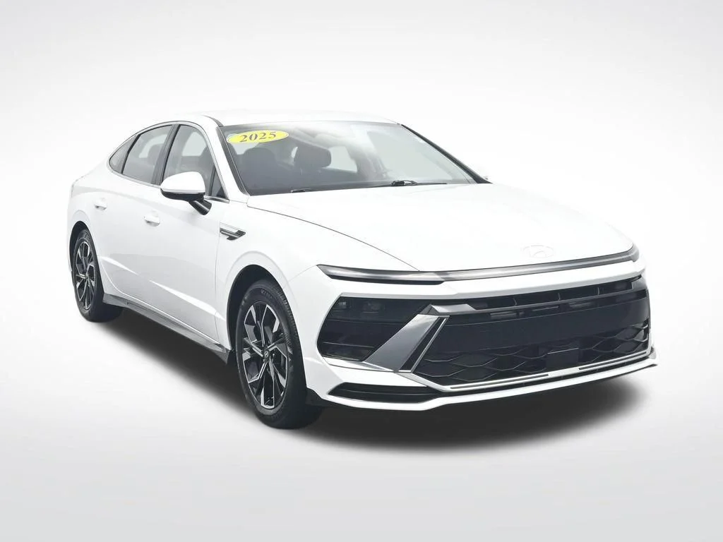 Certified Used 2025 White Hyundai SEL image 3