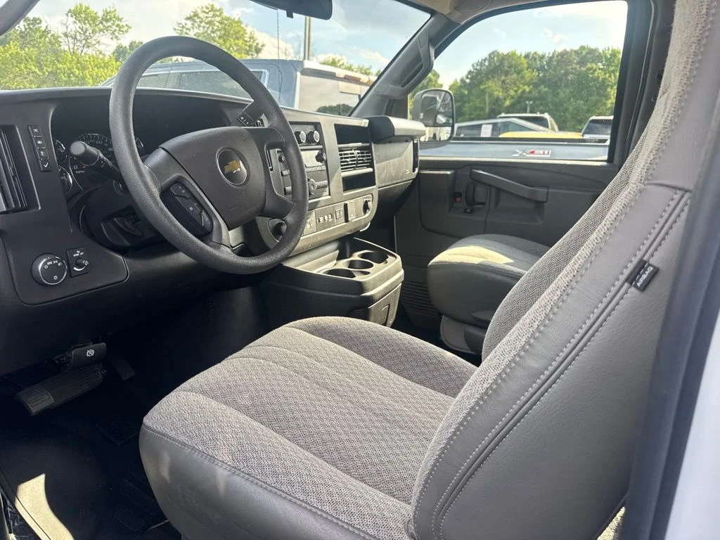 Used 2025 White Chevrolet LT image 3