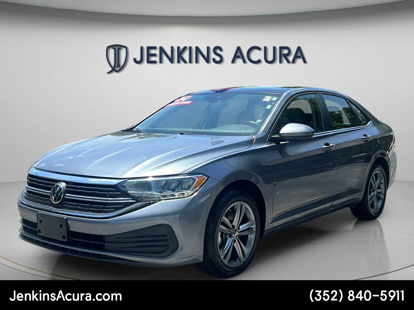 Used 2024 Platinum Gray Metallic Volkswagen SE image 4