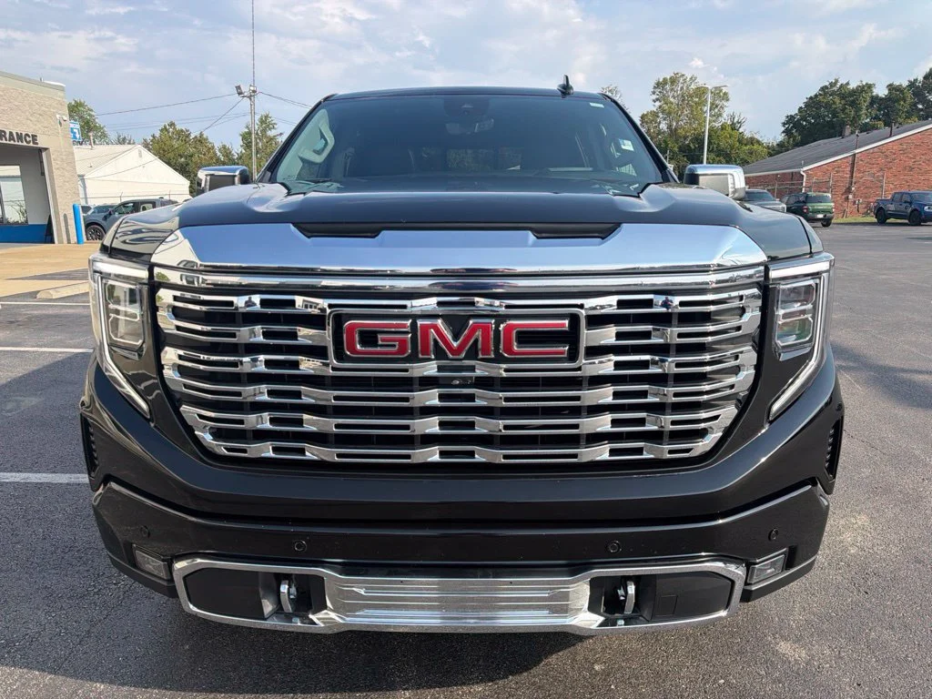 Used 2022 Onyx Black GMC Denali image 8