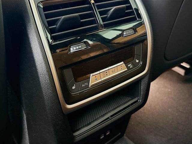New 2026 Black Sapphire Metallic BMW xDrive40i image 27