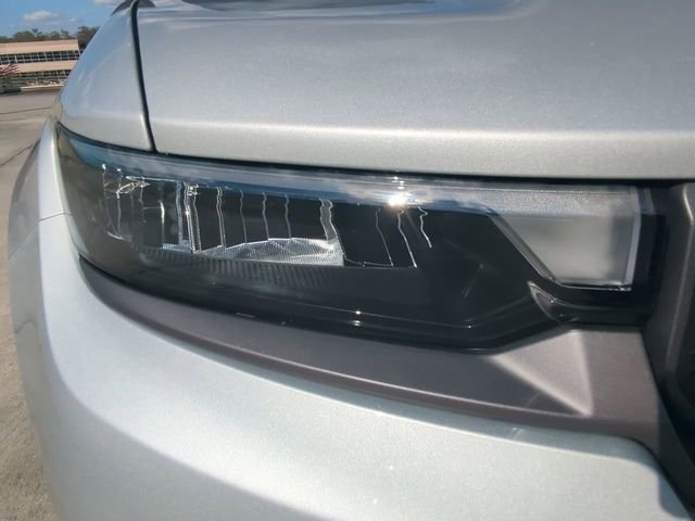 New 2026 Silver Zynith Exterior Paint Jeep Altitude image 10