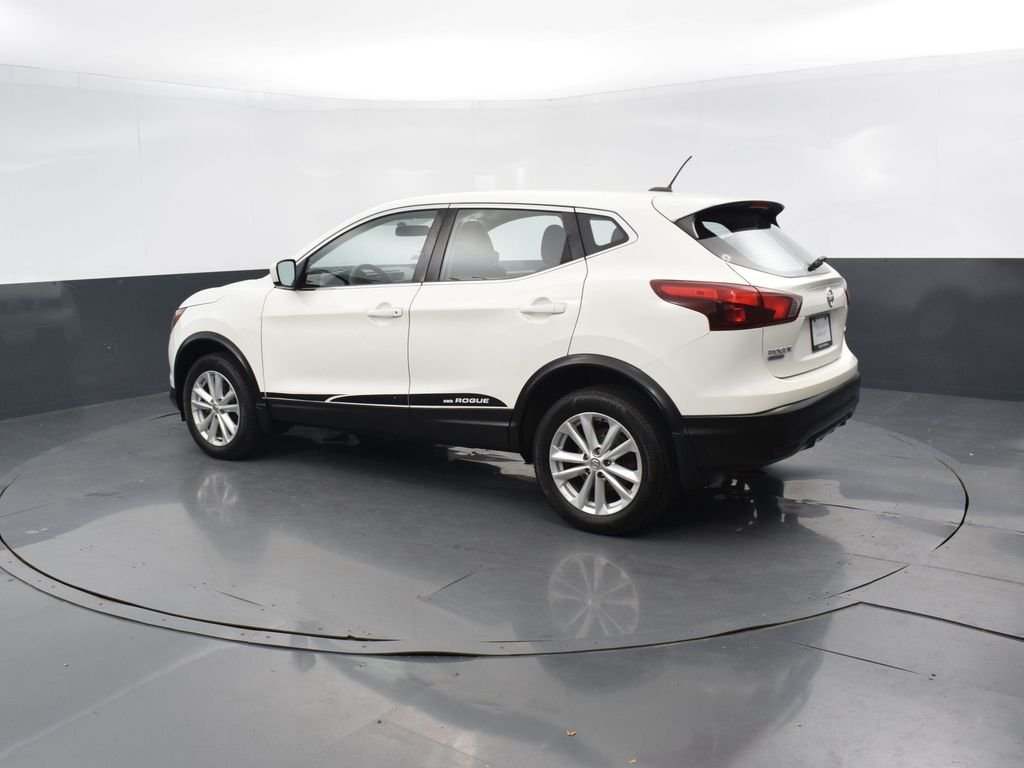 2017 NISSAN ROGUE SPORT - Image 2