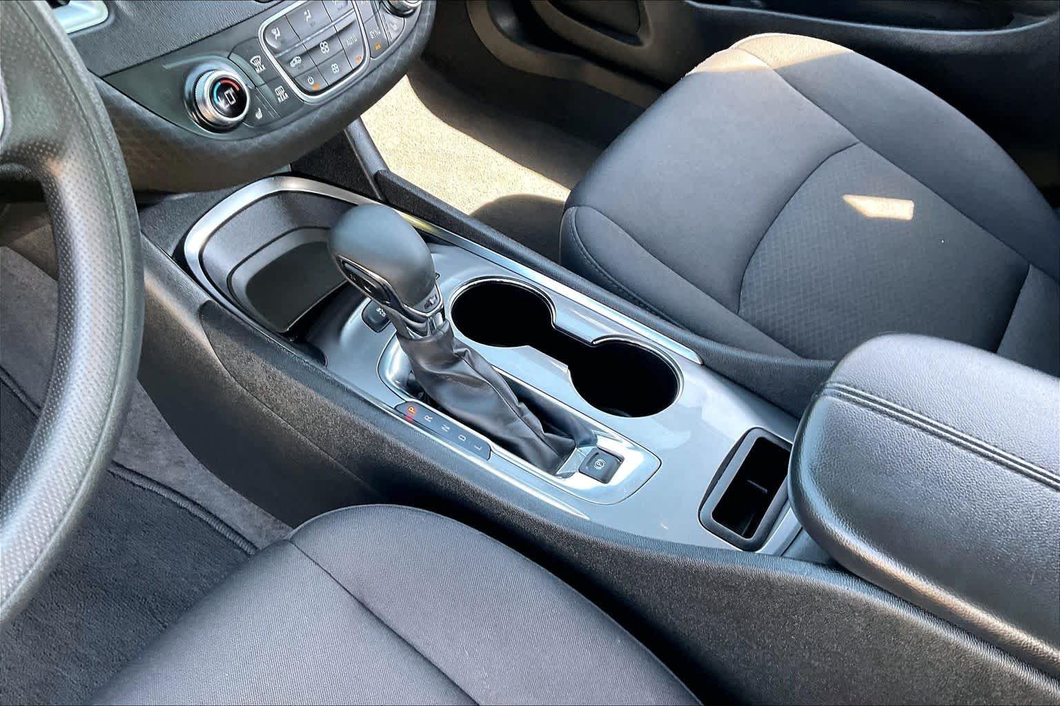 Used 2024 Summit White Chevrolet LT image 17