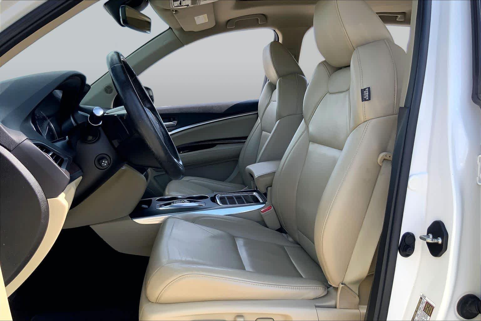 Used 2017 White Diamond Pearl Acura w/Technology Pkg image 8