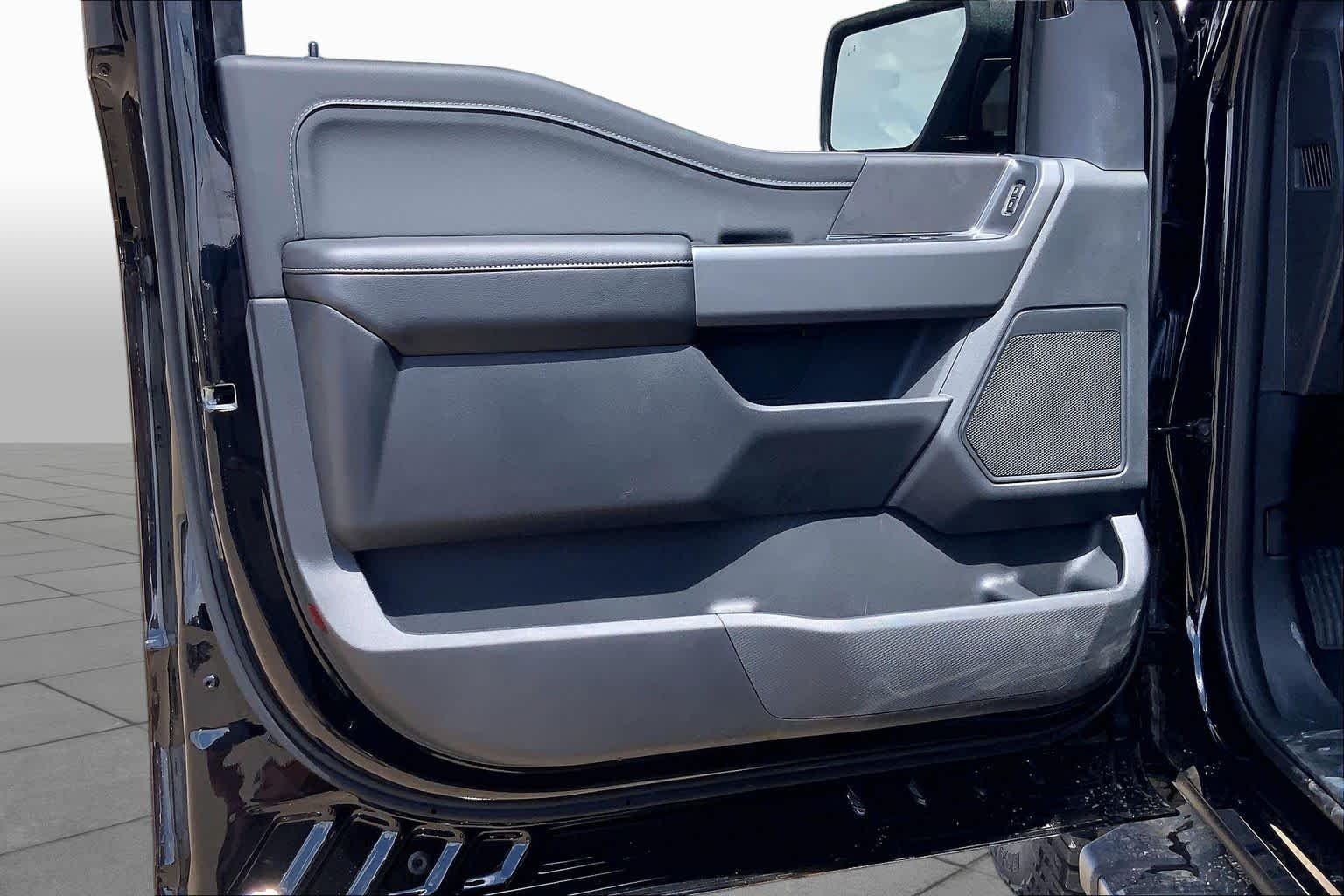 New 2026 Agate Black Metallic Ford XLT image 10