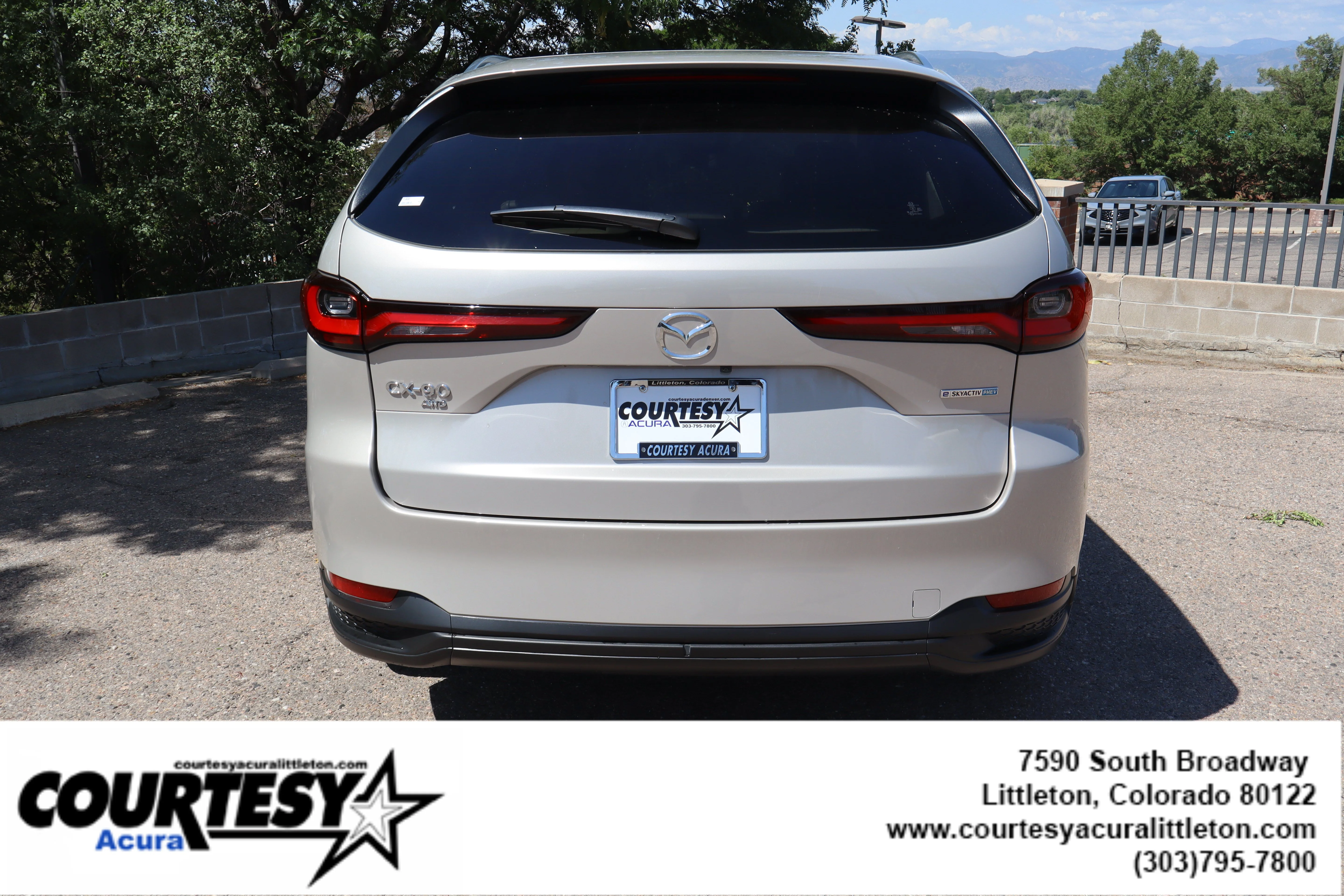 Used 2024 Platinum Quartz Mazda Preferred image 5