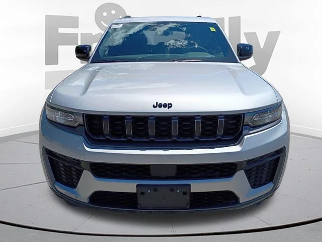 New 2026 Silver Zynith Exterior Paint Jeep Altitude image 2
