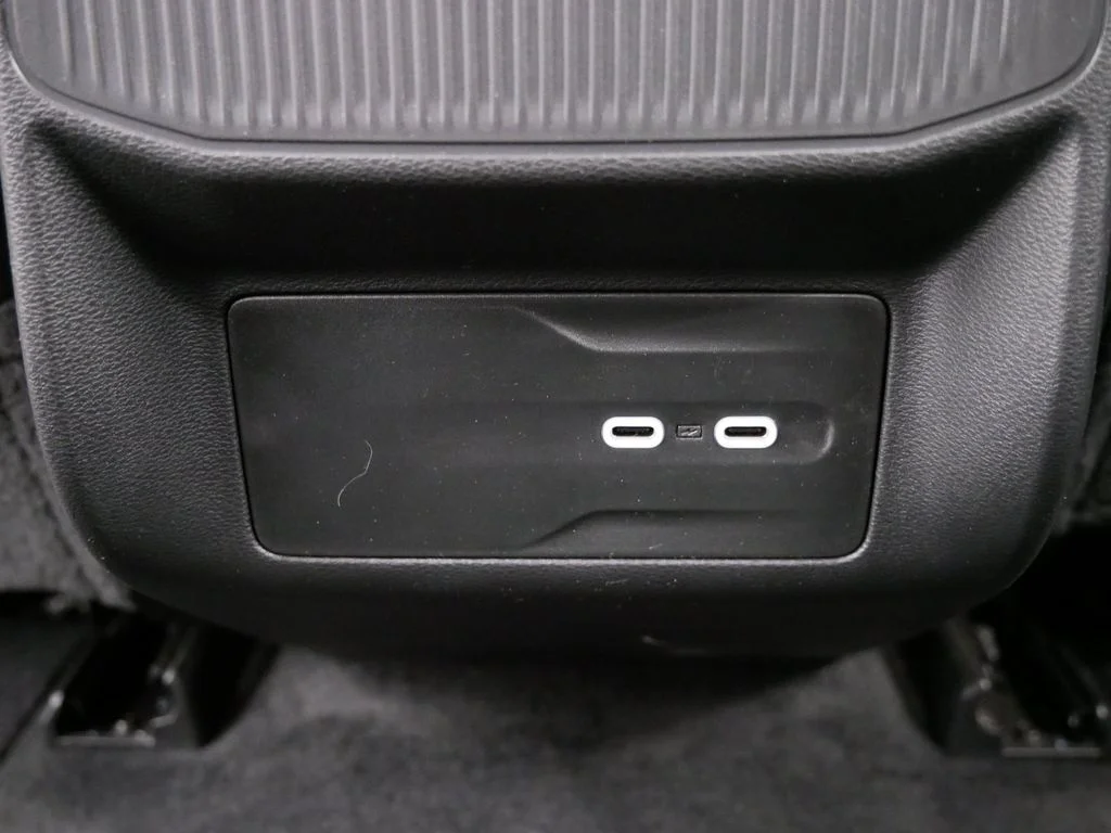 New 2026 Diamond Black Crystal Pearlcoat Jeep Laredo image 15