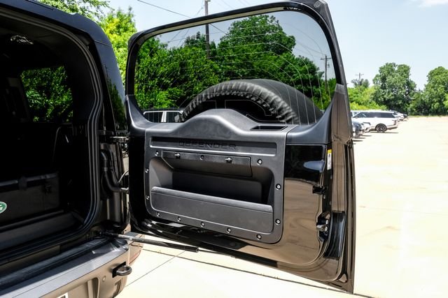 New 2026 Santorini Black Metallic Land Rover V8 image 68