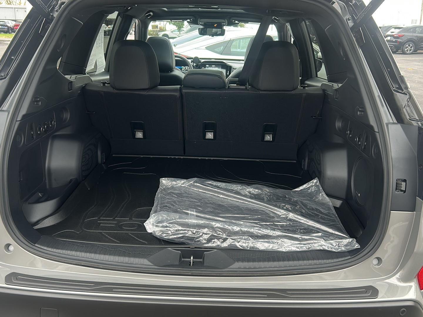 Used 2025  Subaru  image 11