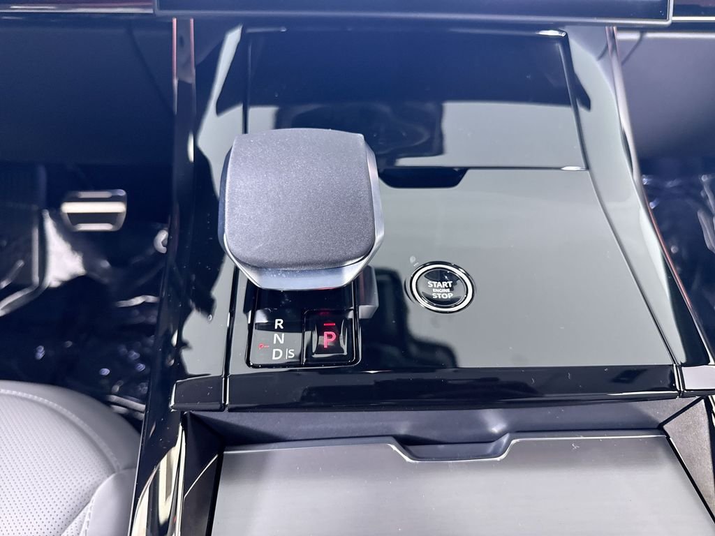 New 2026 Fuji White Land Rover Dynamic SE image 18