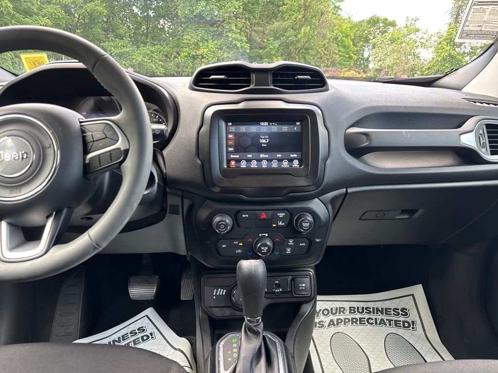 Used 2021 White Jeep Latitude image 28