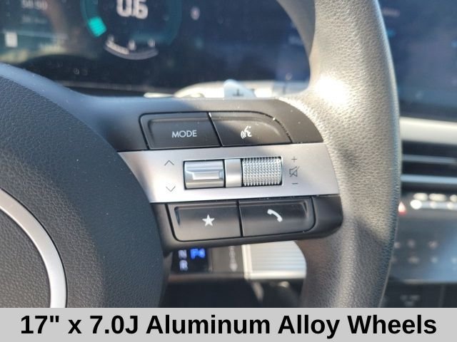 Used 2025 White Hyundai SEL image 12