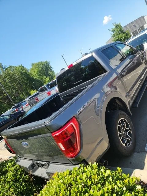 Used 2022 Gray Ford XLT image 3