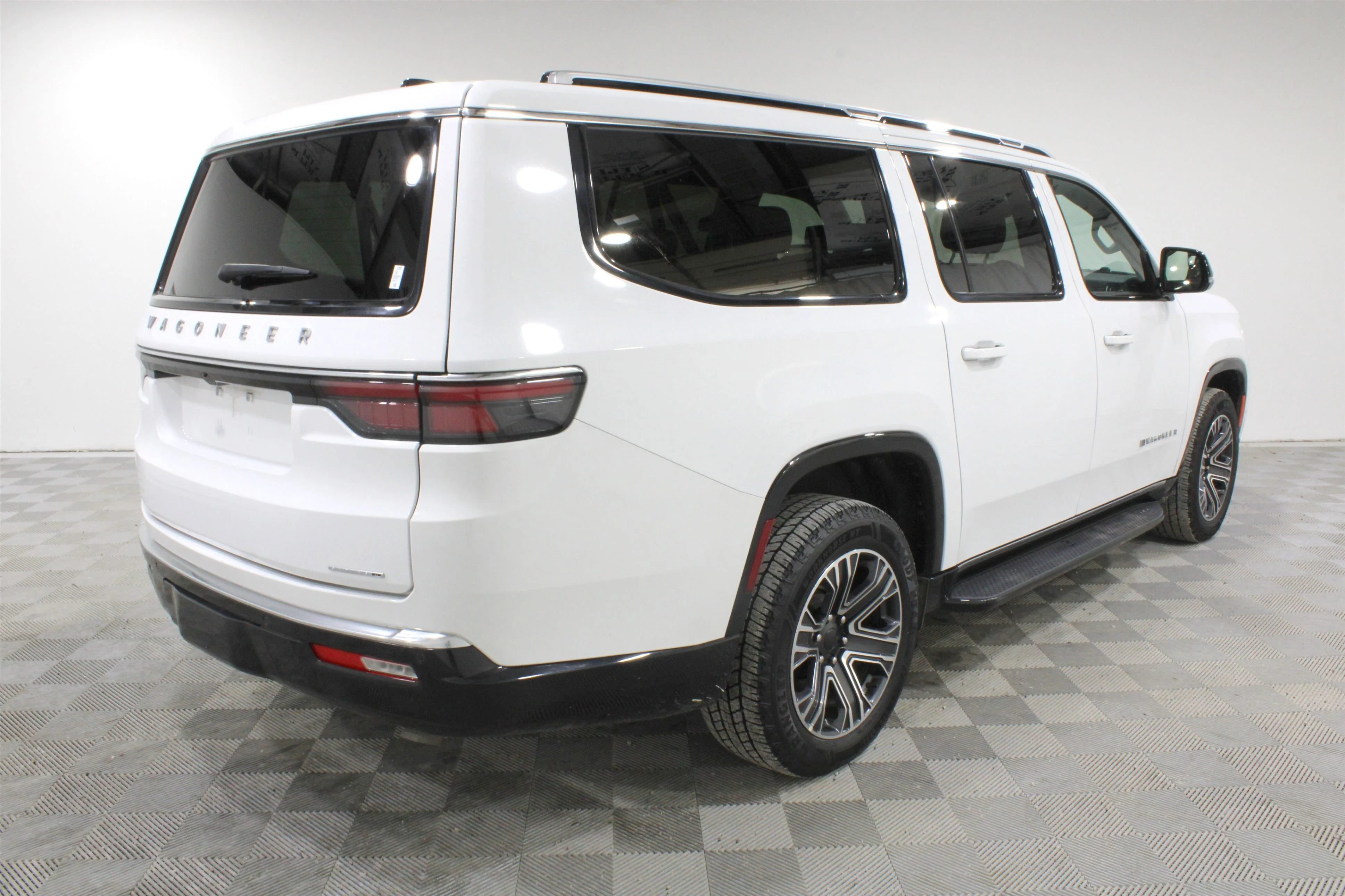 2024 Jeep Wagoneer L Series II - Photo 29