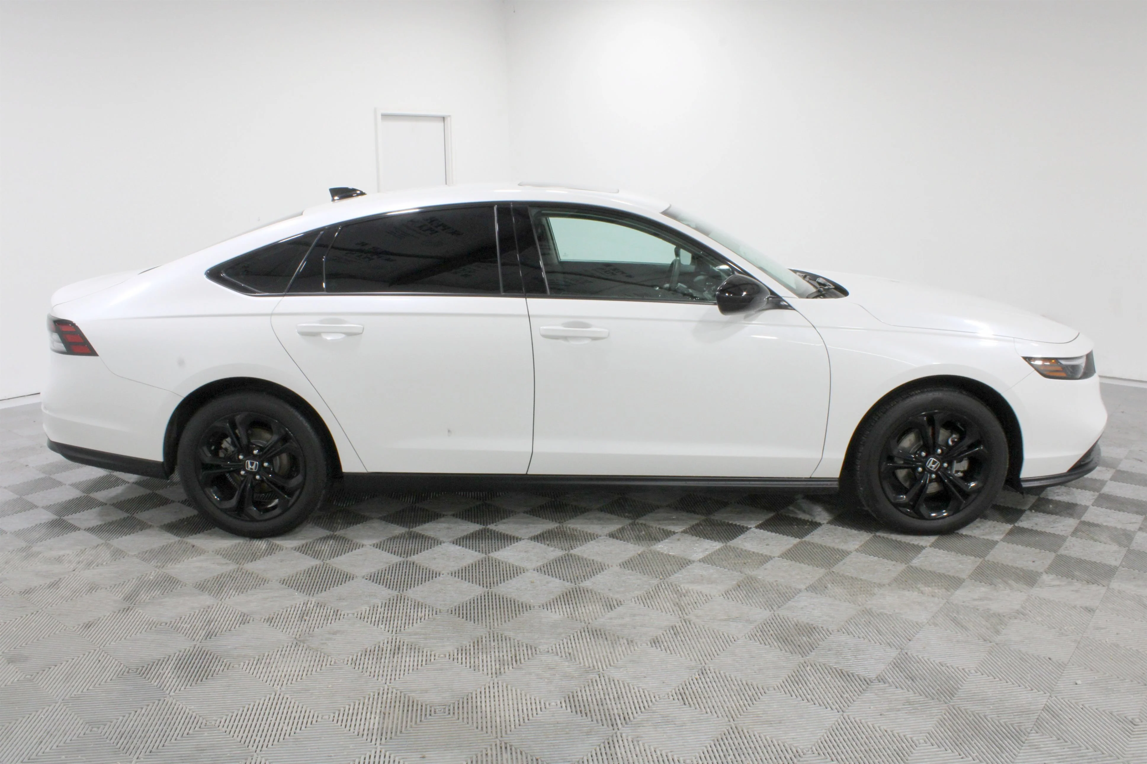 2025 Honda Accord SE - Photo 25