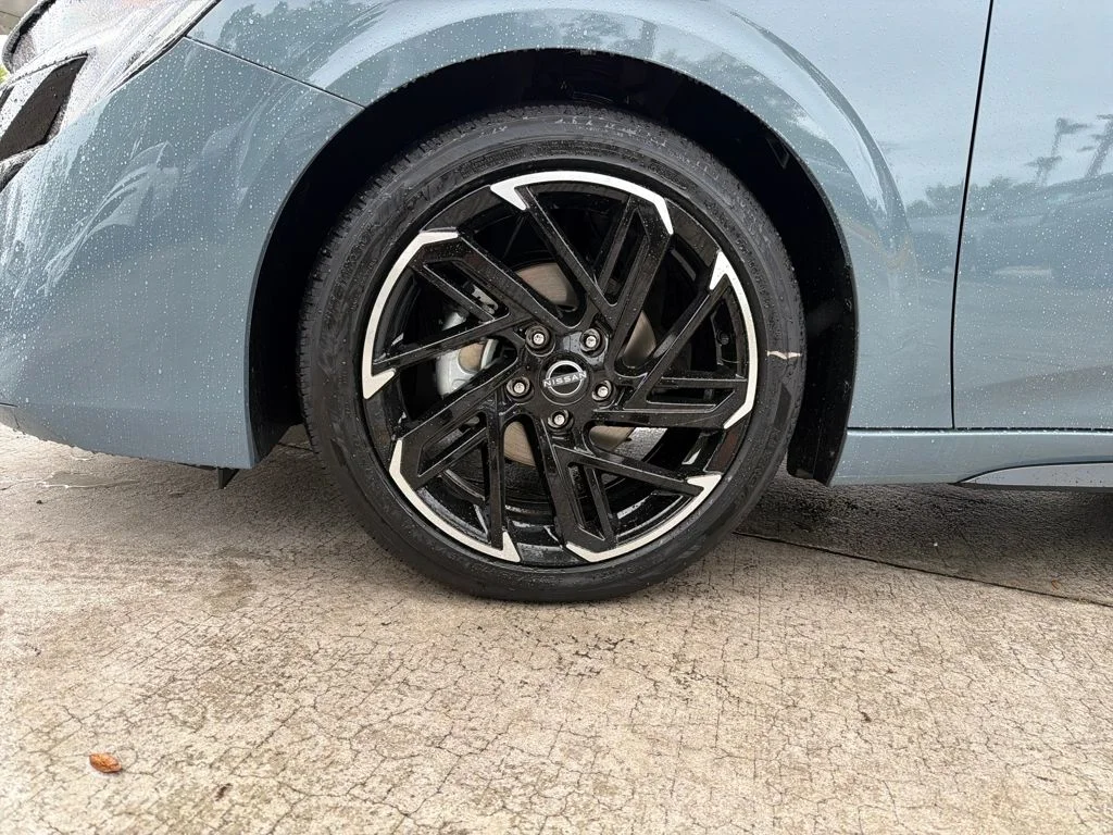 New 2026 Atlantic Gray Metallic / Super Black Two-tone Nissan SR image 12