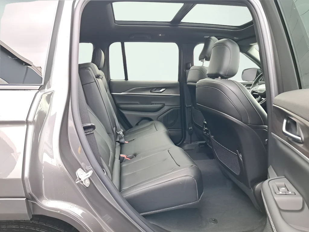 New 2025 Baltic Gray Metallic Clear-Coat Exterior Paint Jeep Limited image 13