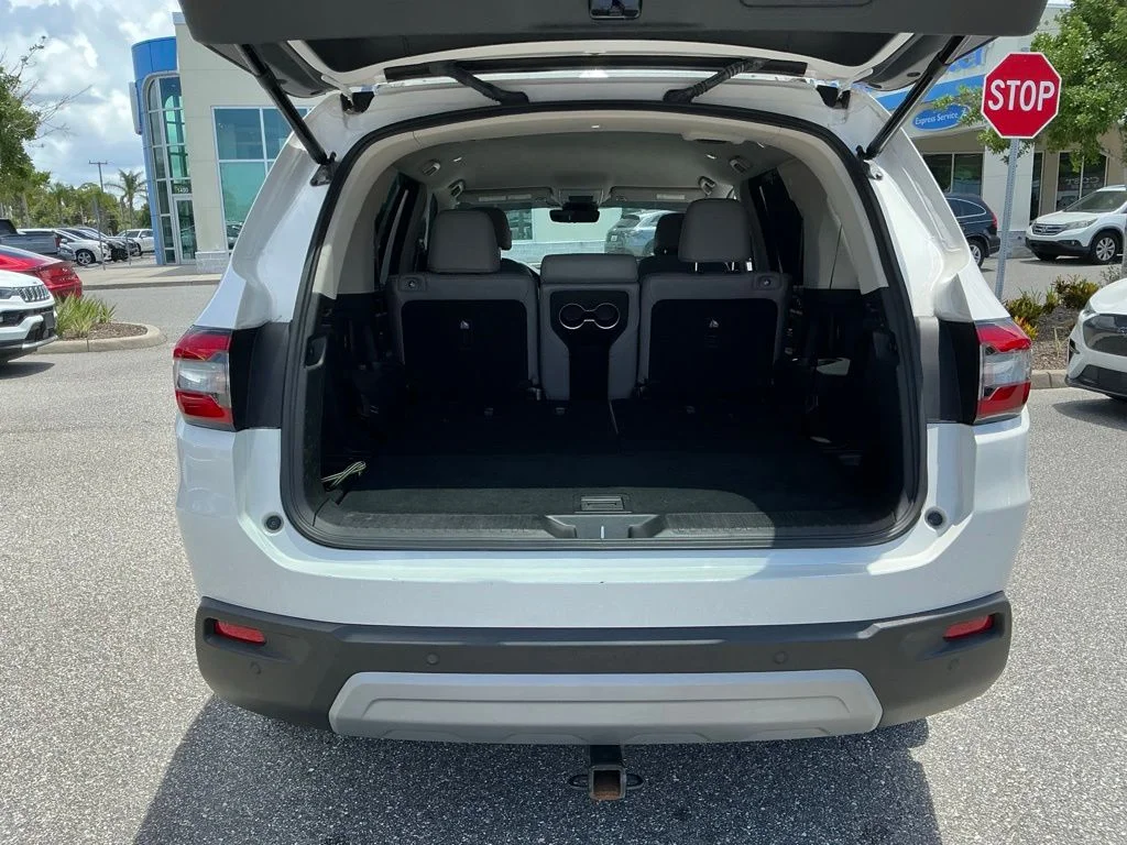 Used 2023 White Honda EX-L image 23
