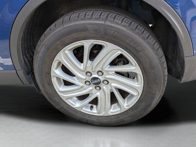 Used 2020 Blue Lincoln Standard image 9