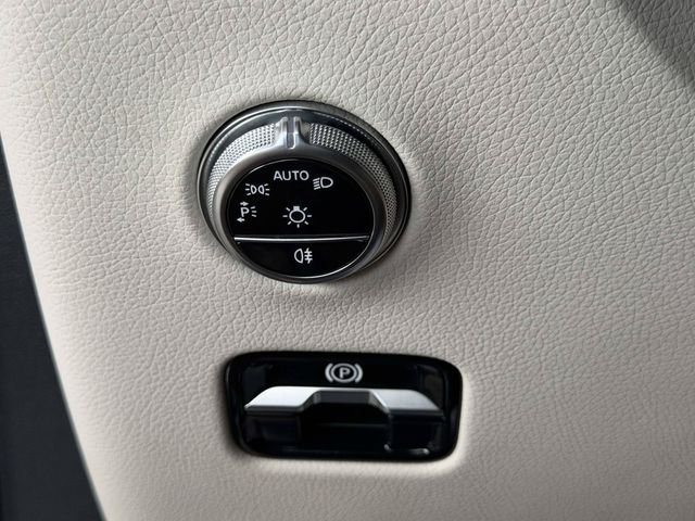 Used 2024 Black Mercedes-Benz GLC 300 image 19