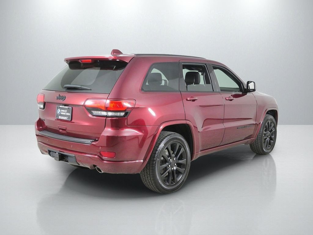 Used 2017 Red Jeep Altitude image 9