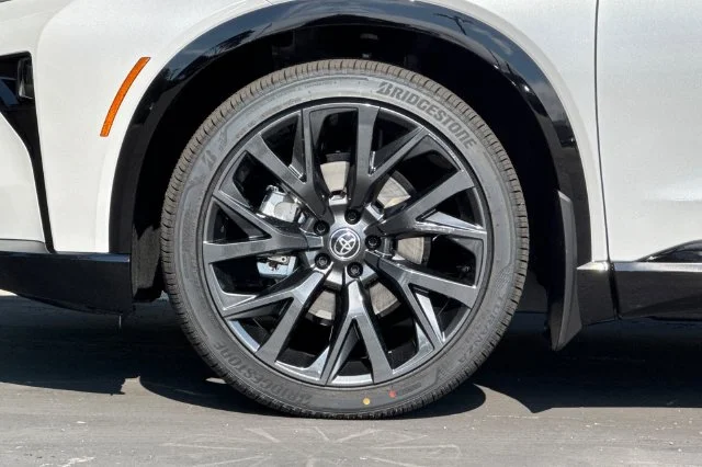 New 2026 Oxygen White <sup>1</sup> Toyota  Limited image 34