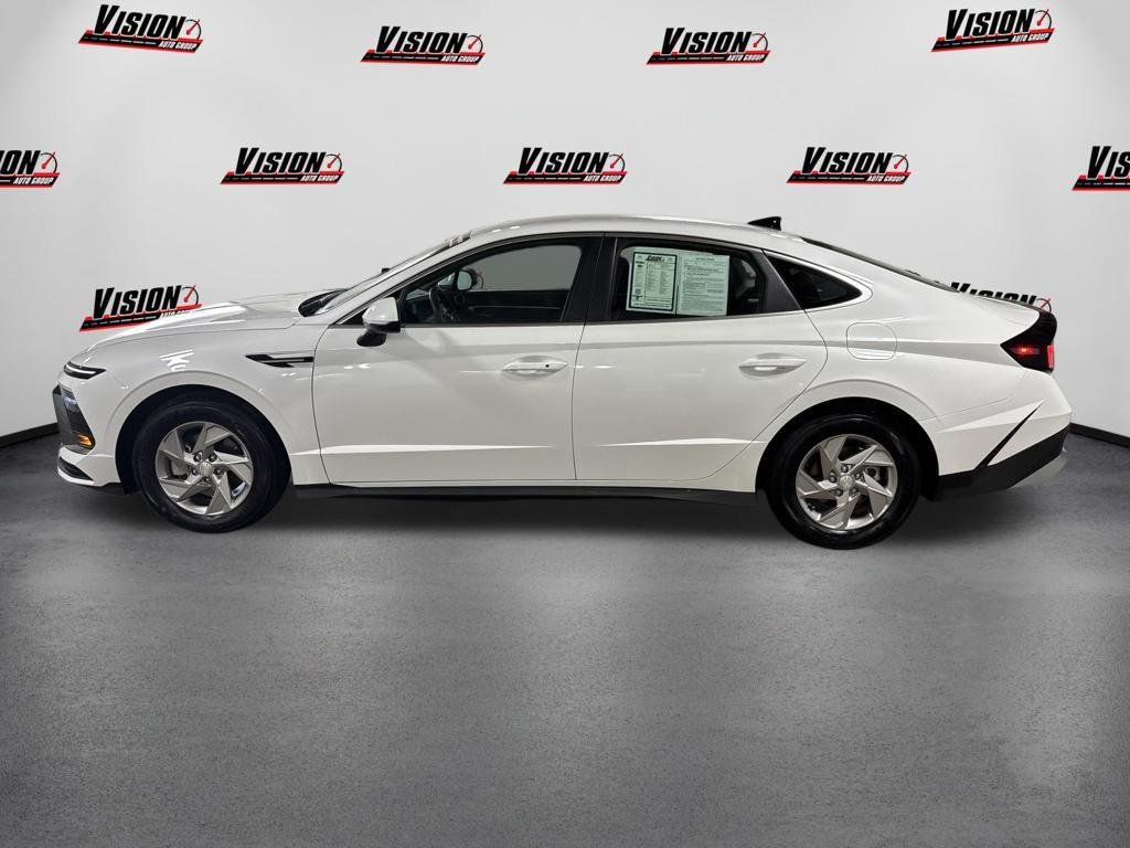 New 2026 White Hyundai SE image 8