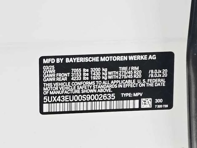Used 2025 Alpine White BMW xDrive50e image 29