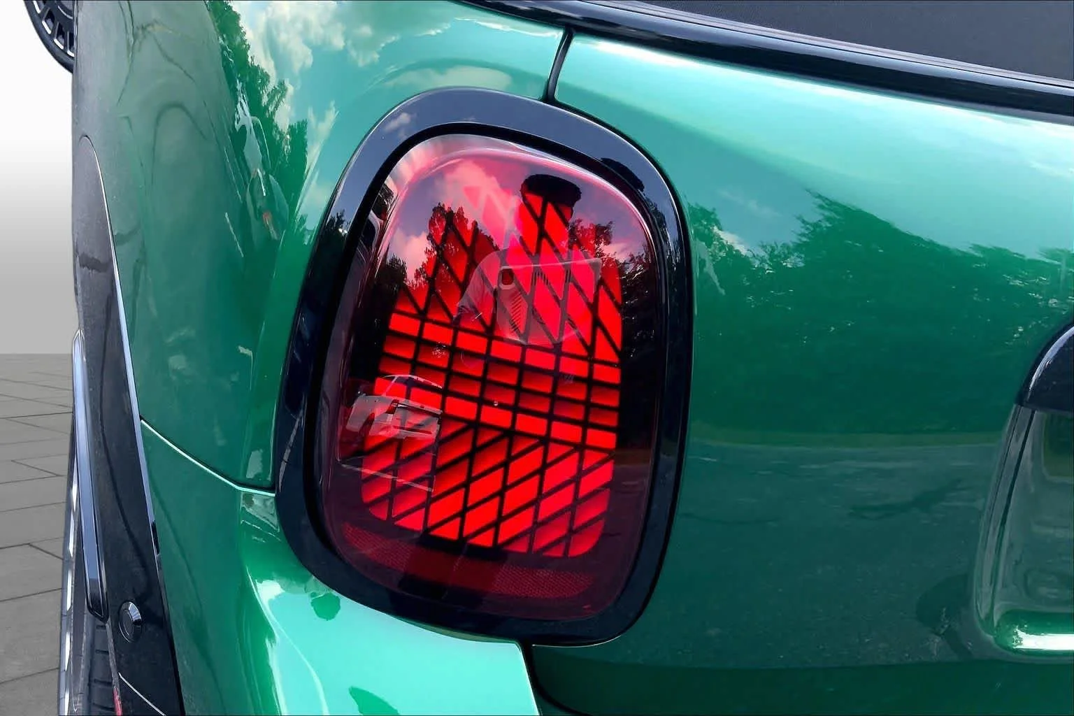 New 2026 British Racing Green IV Metallic MINI Iconic image 14
