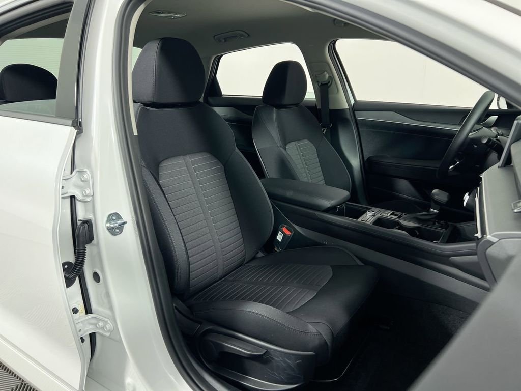 New 2026 Snow White Pearl Kia LXS FWD image 30