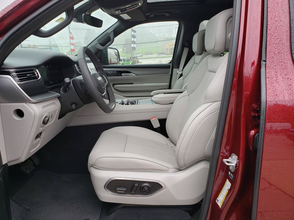 New 2026 Velvet Red Pearl-Coat Exterior Paint Jeep Limited Reserve image 10